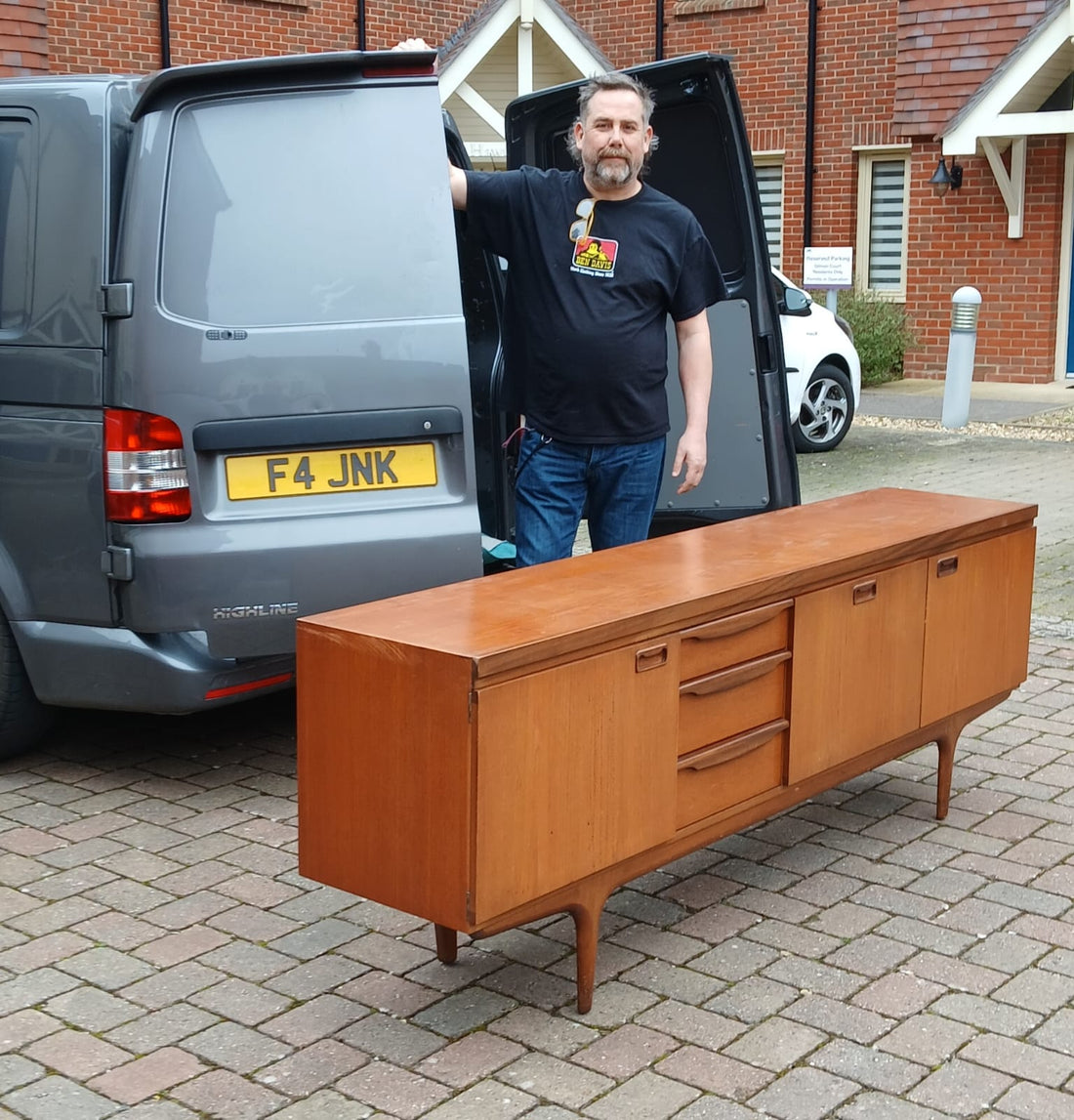 House Clearance & Antique Buying on the South Coast – A Personal, Stress-Free Service