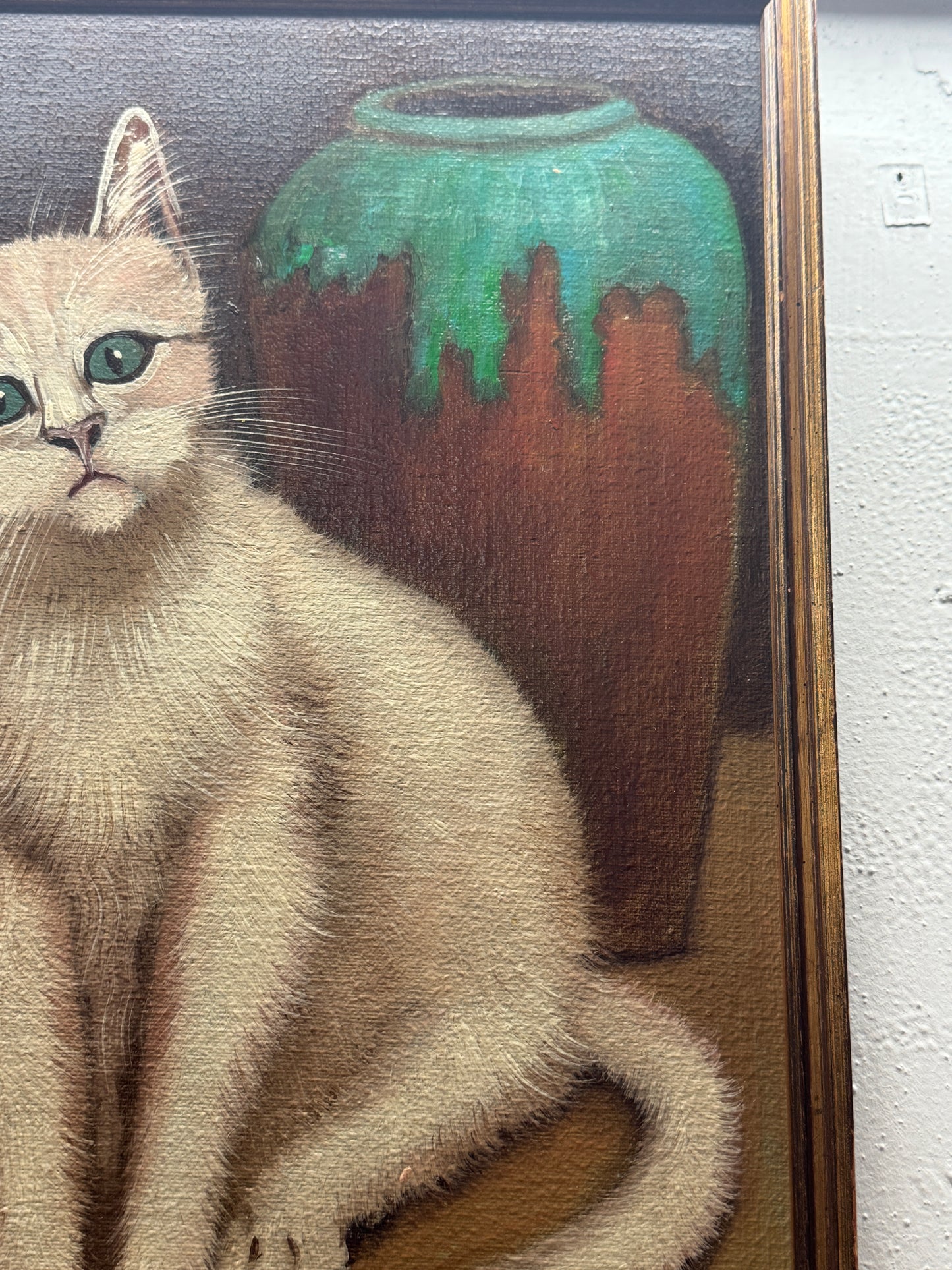 Oil Painting of White Cat with Hot Lava Vase – 1960s by B. Laddon