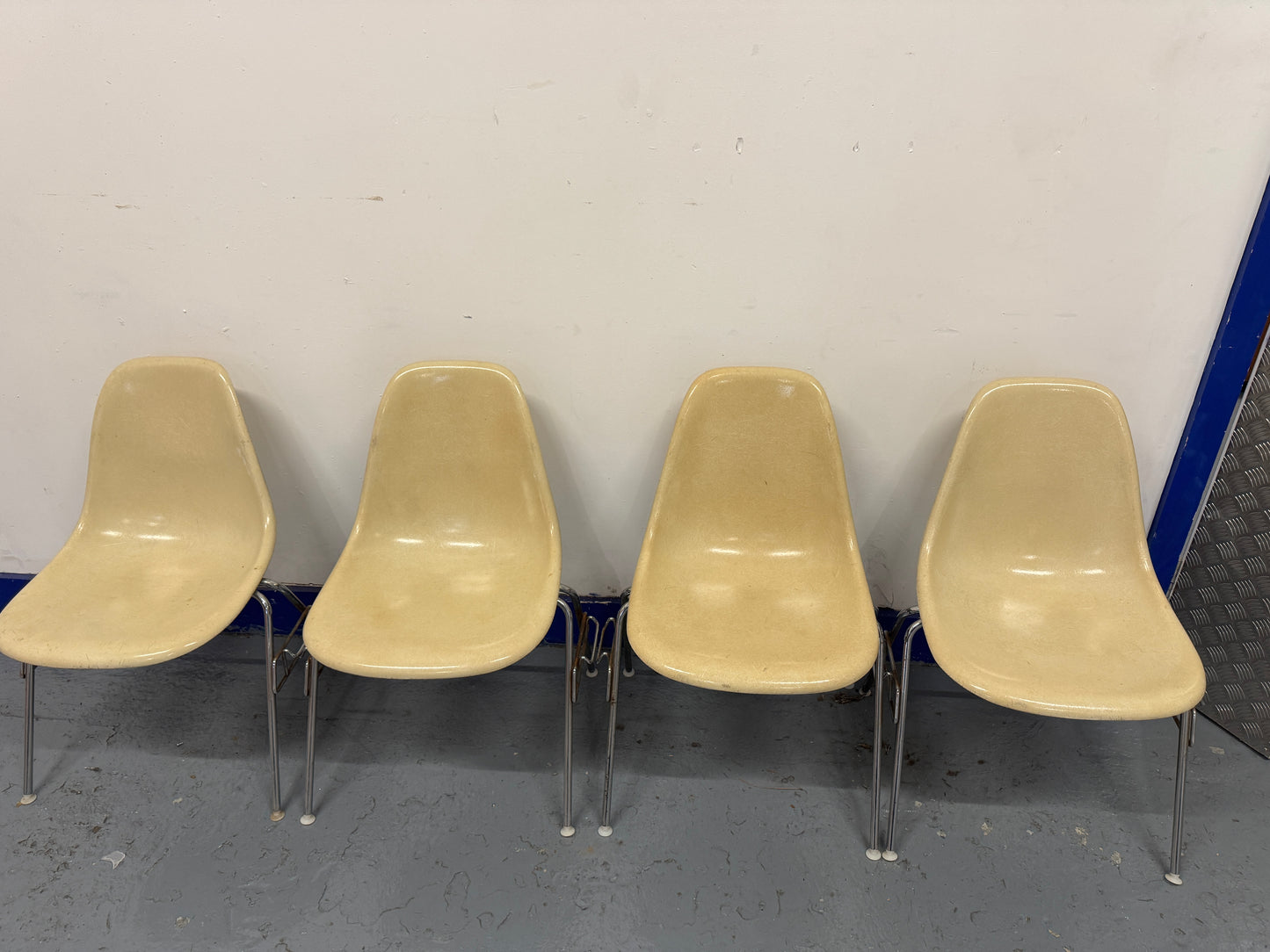 Vintage Beige Shell Chair - Charles & Ray Eames for Herman Miller