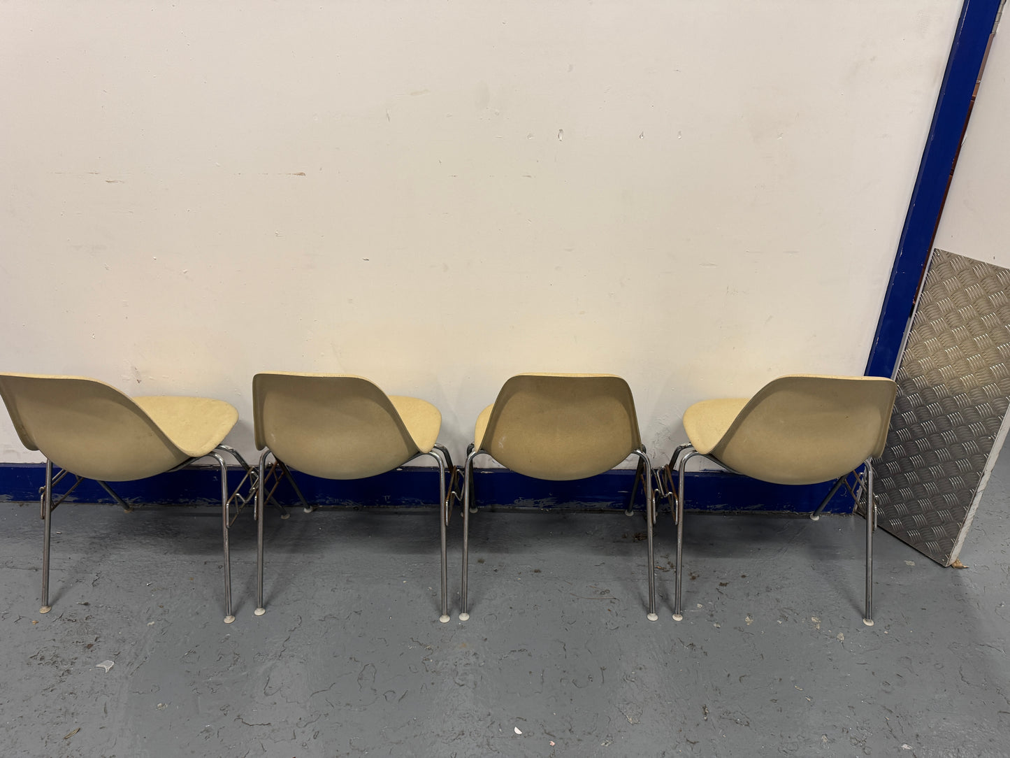 Vintage Beige Shell Chair - Charles & Ray Eames for Herman Miller