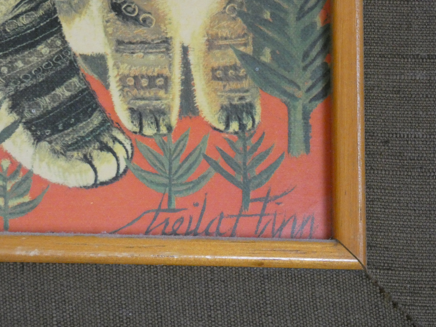 “Vintage Tabby Cat Print by Sheila Flinn – Naive Art ‘Tabby Family’ Style Wall Art (64.5 × 38.8 cm)”