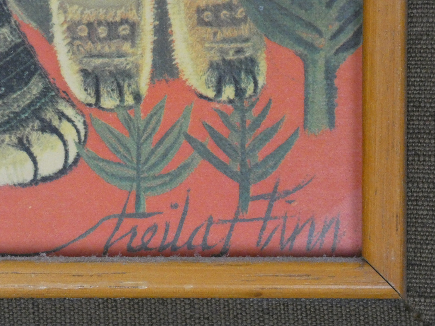 “Vintage Tabby Cat Print by Sheila Flinn – Naive Art ‘Tabby Family’ Style Wall Art (64.5 × 38.8 cm)”