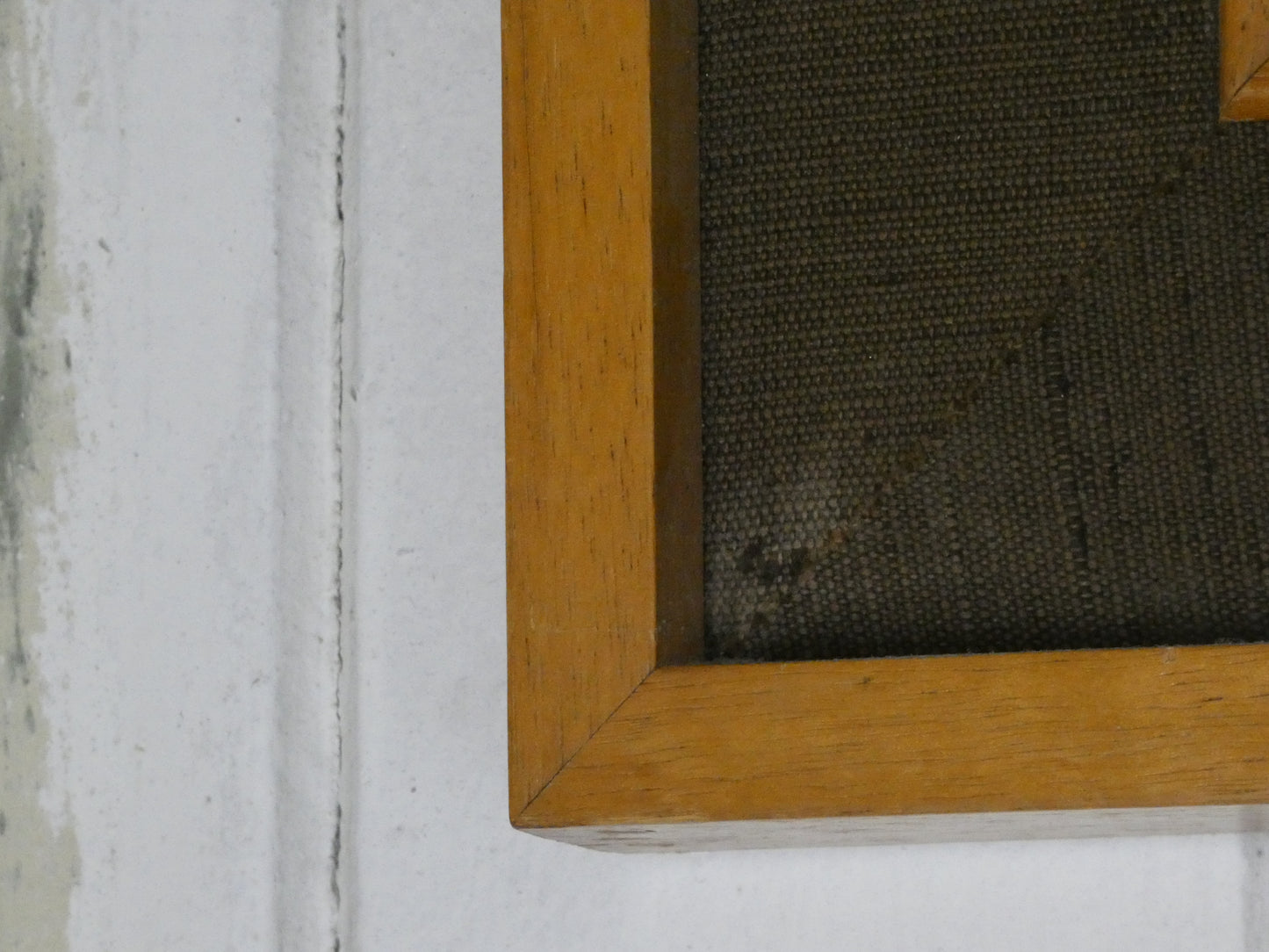 “Vintage Tabby Cat Print by Sheila Flinn – Naive Art ‘Tabby Family’ Style Wall Art (64.5 × 38.8 cm)”