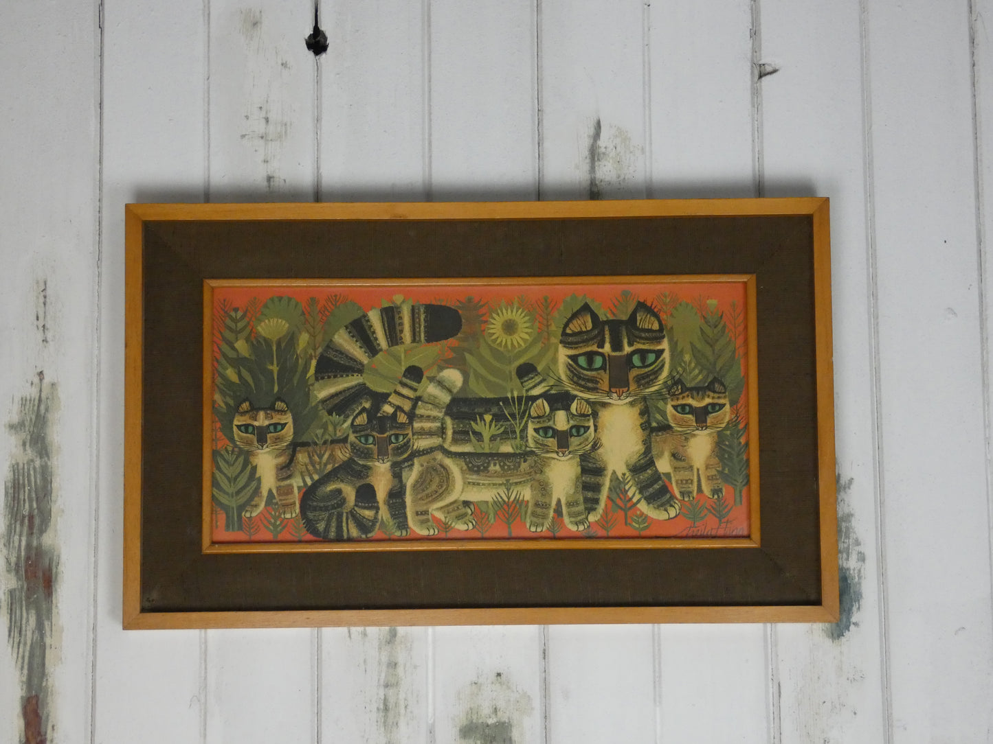 “Vintage Tabby Cat Print by Sheila Flinn – Naive Art ‘Tabby Family’ Style Wall Art (64.5 × 38.8 cm)”