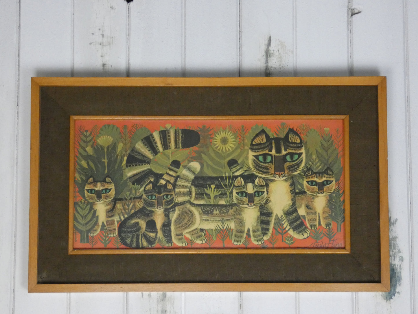 “Vintage Tabby Cat Print by Sheila Flinn – Naive Art ‘Tabby Family’ Style Wall Art (64.5 × 38.8 cm)”