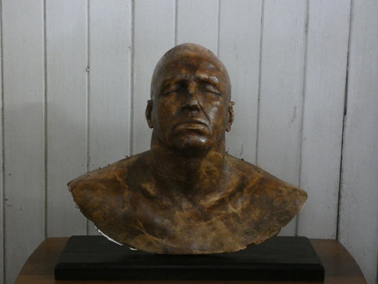 Vintage Plaster Death Mask on Black Wooden Stand – Gothic Memento Mori Décor