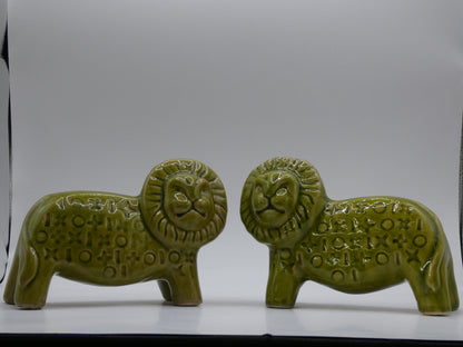 Mid-Century Ceramic Lion Figurines – Pair of Vintage Decorative Lions