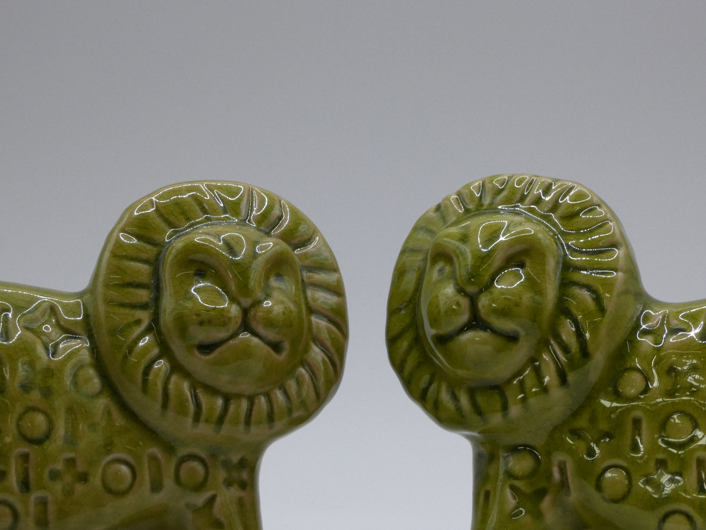 Mid-Century Ceramic Lion Figurines – Pair of Vintage Decorative Lions