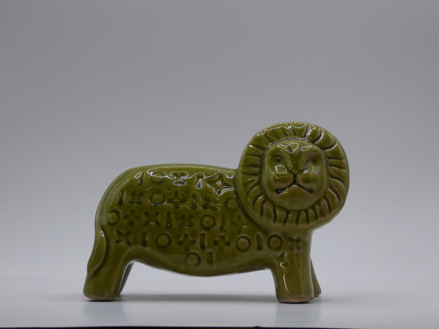 Mid-Century Ceramic Lion Figurines – Pair of Vintage Decorative Lions