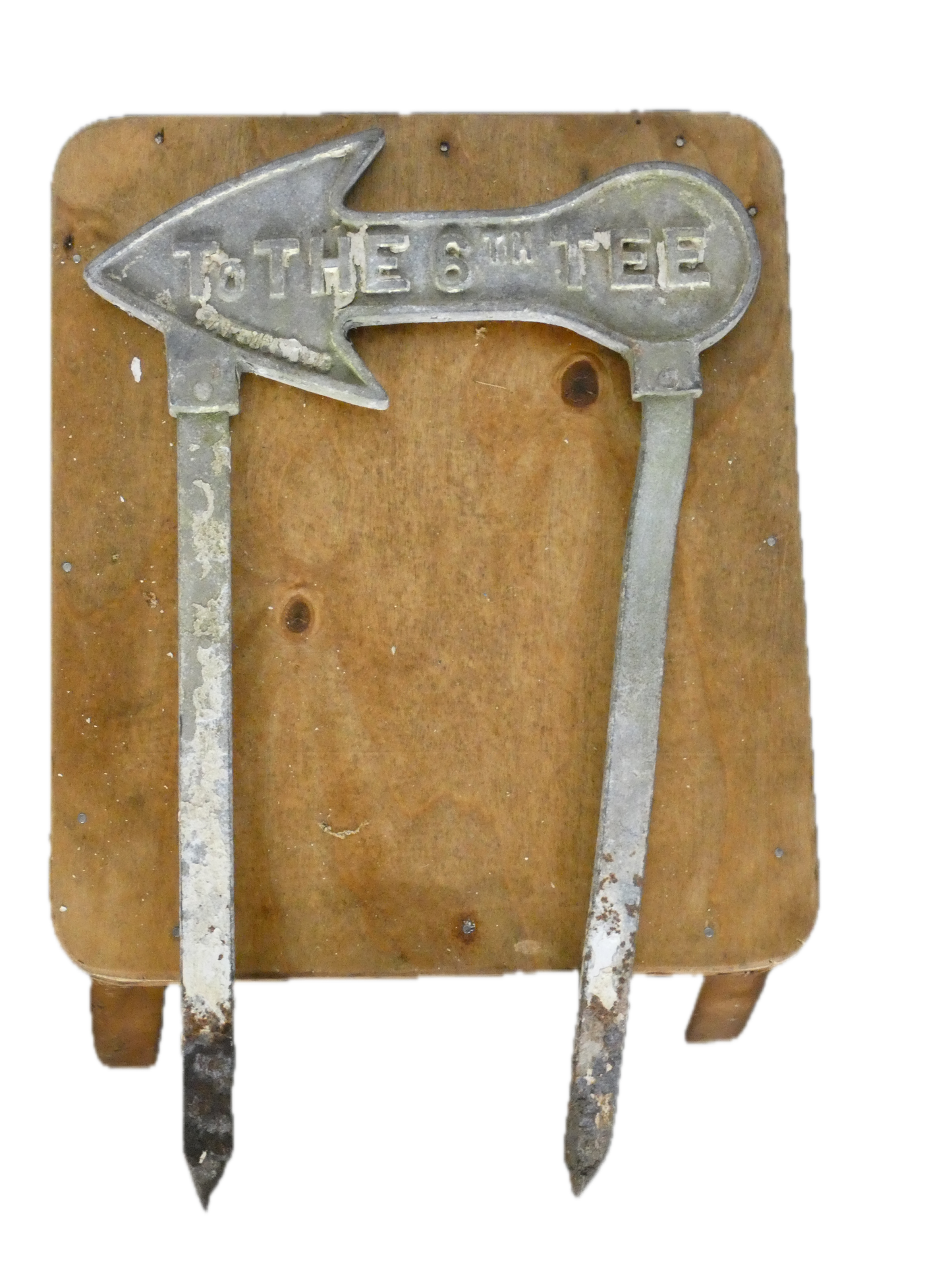 Vintage Metal Golf Direction Sign “To The 8th Tee” – Rustic Course Decor (40.5cm)