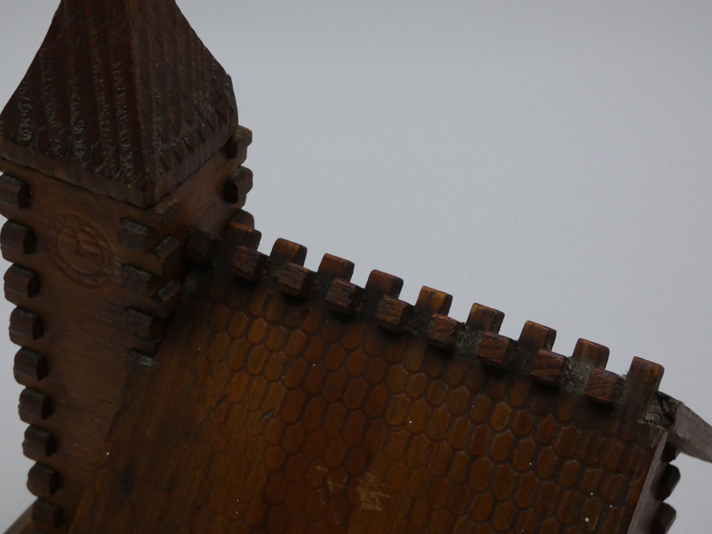 Vintage Wooden Folk Art Musical Church – Wind-Up Ornament (18.5cm)