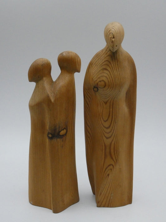 Pair of Mid Century Scandinavian Style Hand Carved Wooden Figures – Nordic Folk Art Sculptures (26.6 cm)