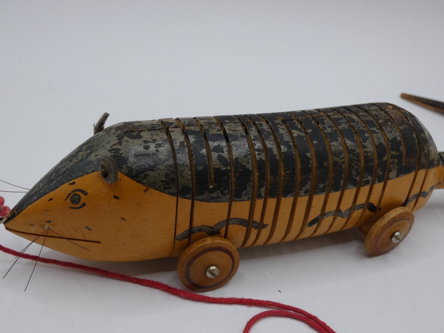 Vintage Folk Art Wooden Pull-Along Mouse Toy with Articulated Tail – Handcrafted Rustic Critter