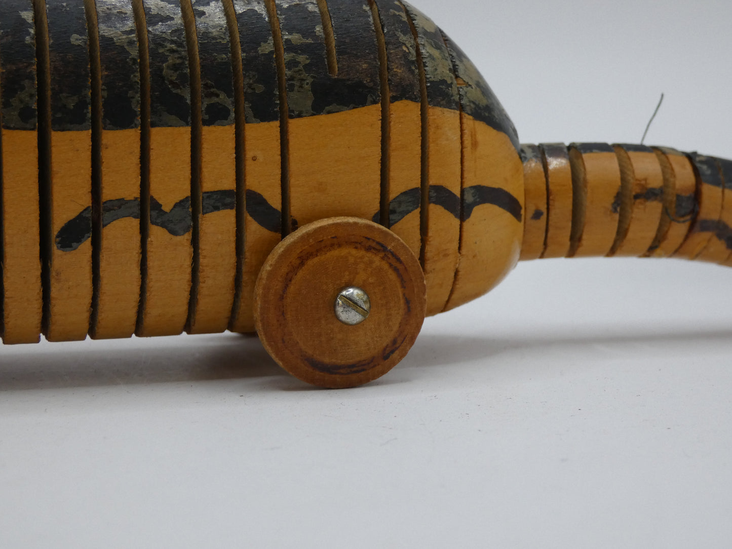 Vintage Folk Art Wooden Pull-Along Mouse Toy with Articulated Tail – Handcrafted Rustic Critter