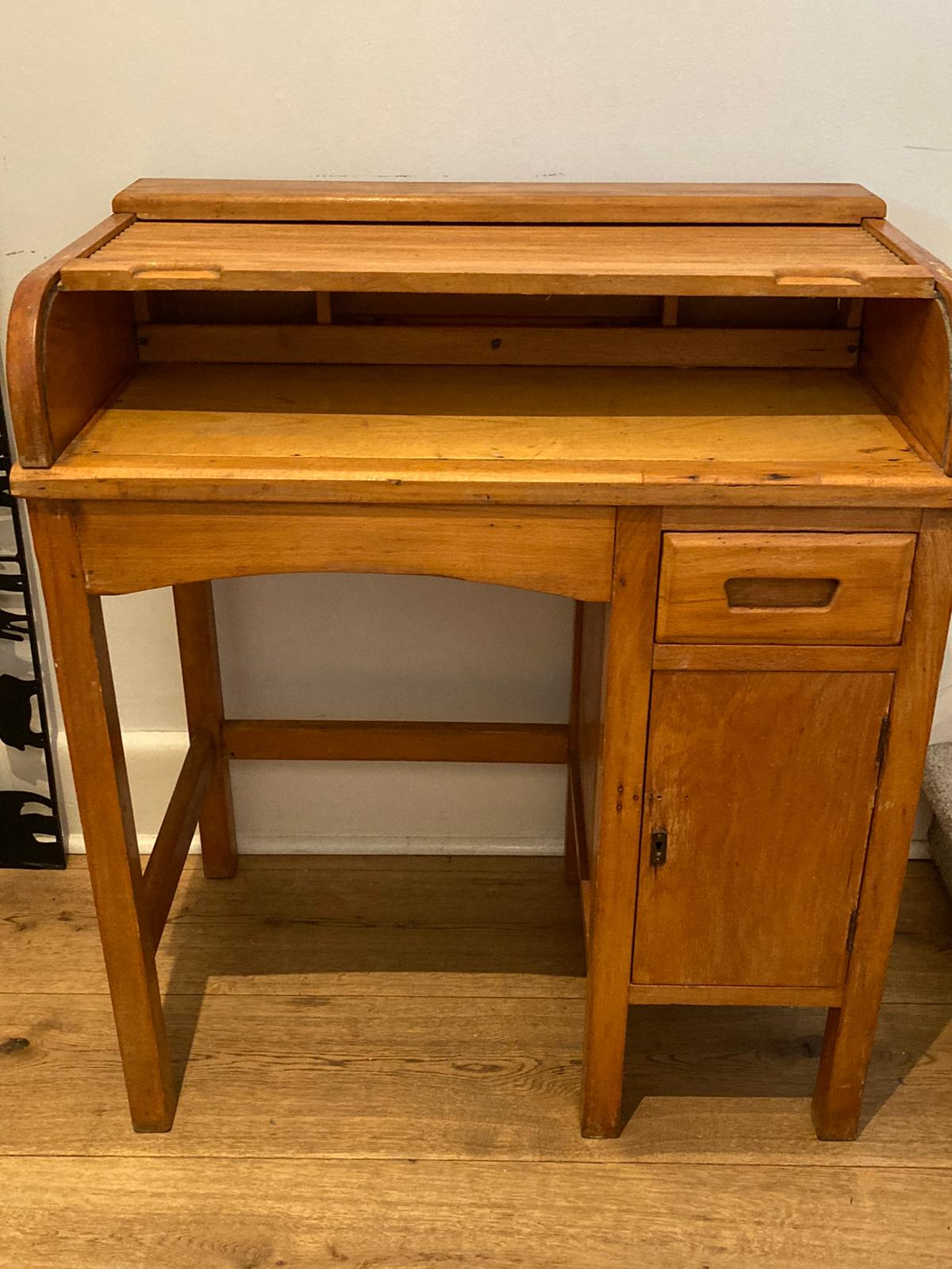 Vintage Kids workstation / Desk  + stool