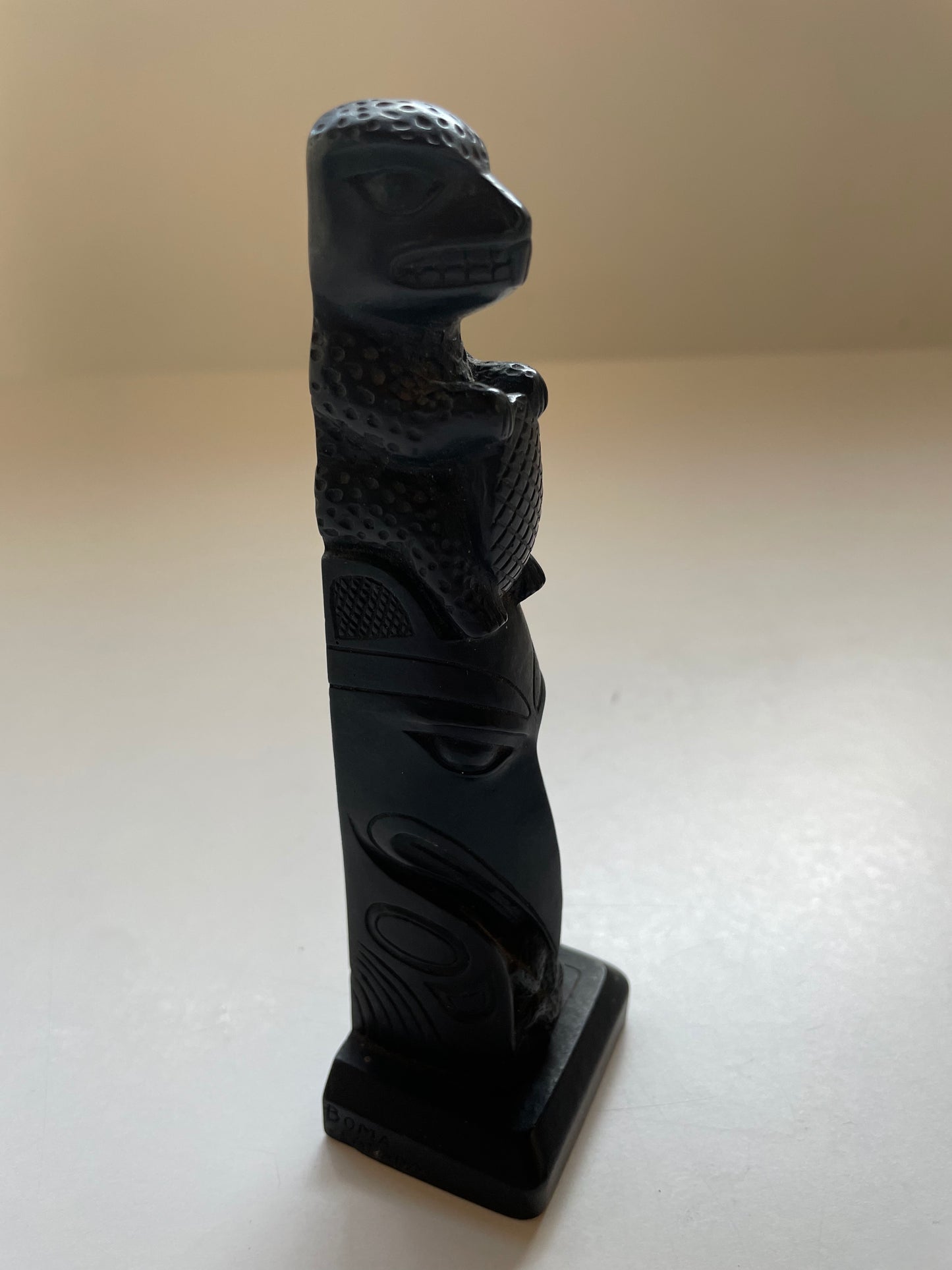 Black Boma lizard totem pole style ornament Tiki