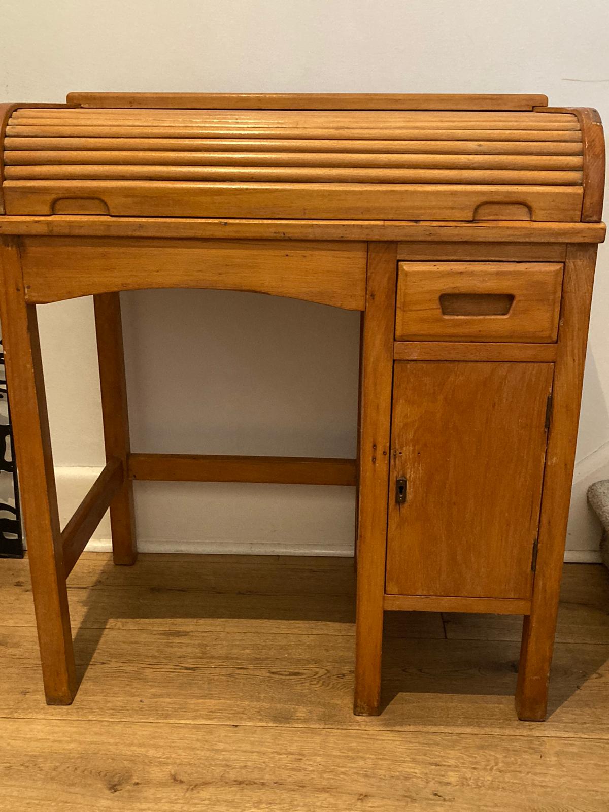 Vintage Kids workstation / Desk  + stool