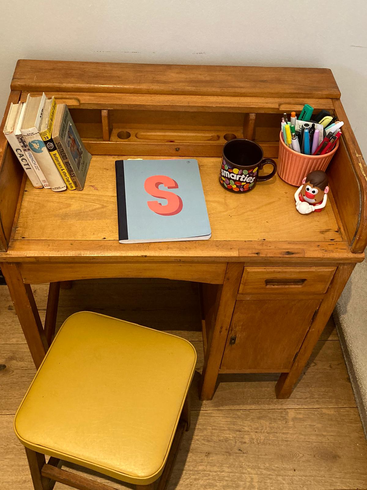 Vintage Kids workstation / Desk  + stool