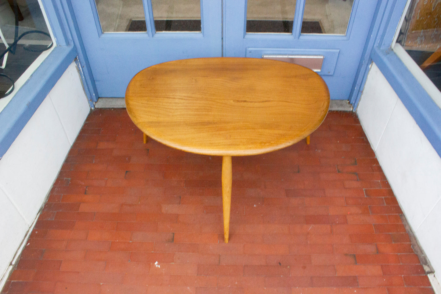 Nest of Ercol  Blonde Pebble Tables - Lucian Ercolani - 60s MODEL 354