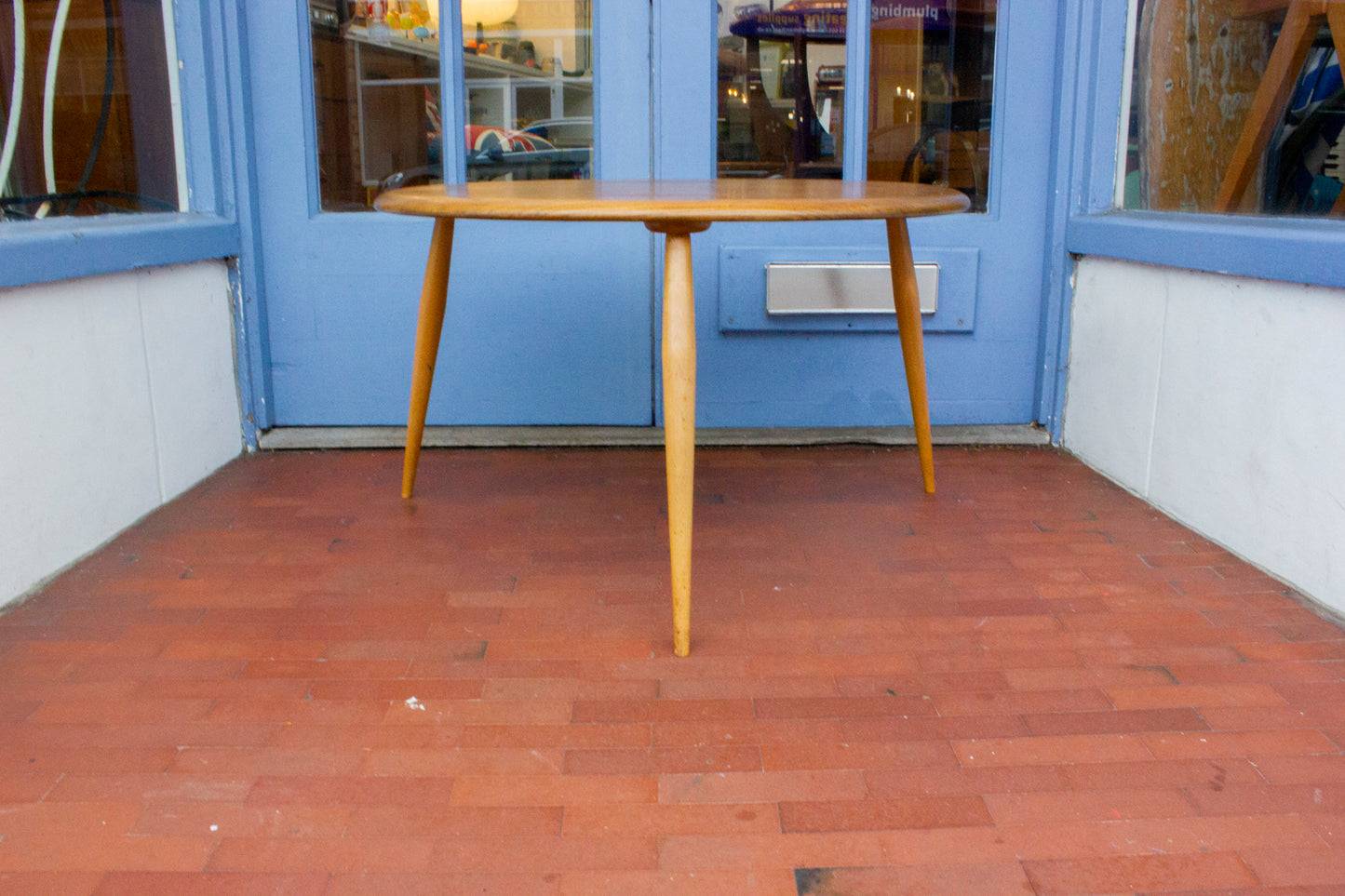 Nest of Ercol  Blonde Pebble Tables - Lucian Ercolani - 60s MODEL 354