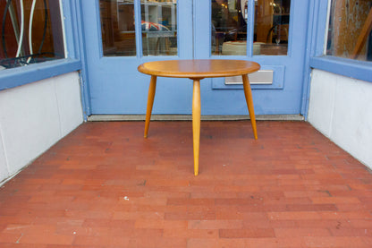 Nest of Ercol  Blonde Pebble Tables - Lucian Ercolani - 60s MODEL 354
