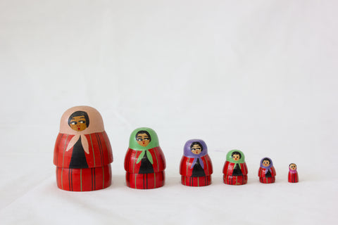 Figures 6 Ladies mini Russian dolls  - 60s - SUPER CUTE